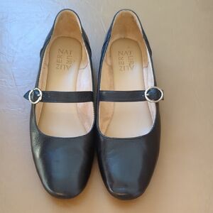 Naturalizer Black Leather Flats for Everyday Comfort